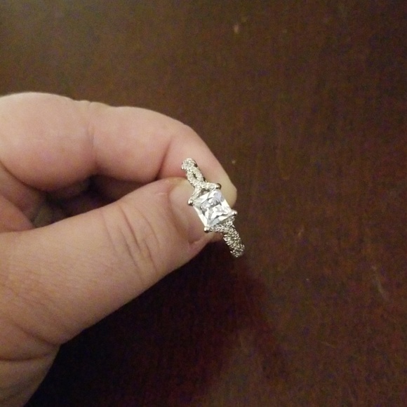 Beautiful ring - Picture 3 of 5